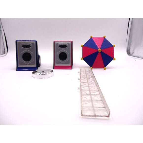 LOL Surprise OMG DOLL HOUSE Porch Patio Set Music Note Chairs Umbrella and Raili - Picture 8 of 12